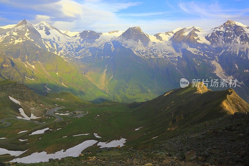 Hohe Tauern雪顶奥地利山脉-泰洛阿尔卑斯戏剧性的云景天空和景观和大格洛克纳山脉